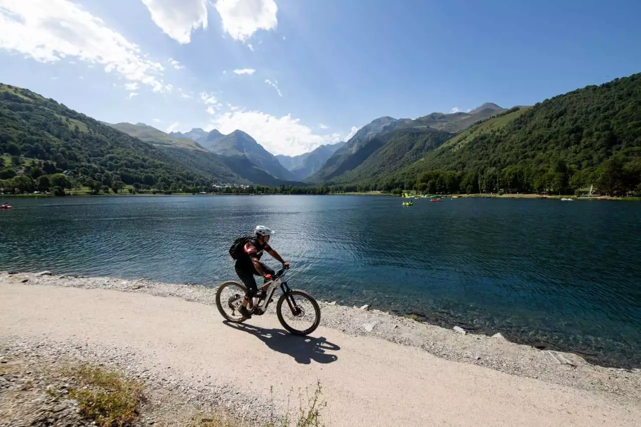 Tour en VTT Enduro Electrique à Loudenvielle avec un moniteur
