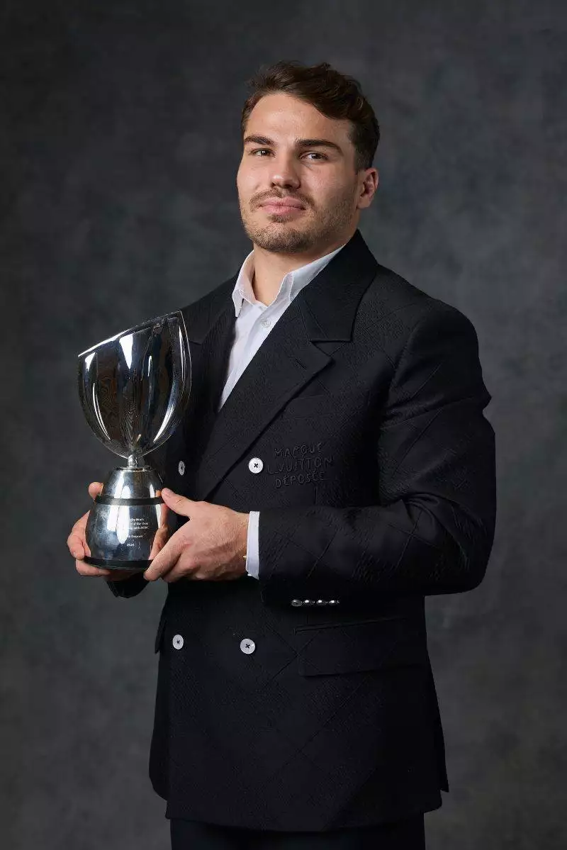 Antoine dupont meilleur joueur rugby à 7 en 2024
