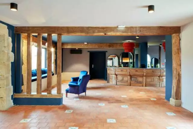 Salle avec bar privatif au Domaine de Barthas